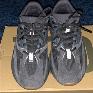 Yeezy Boost 700 Utility Black size 6.5